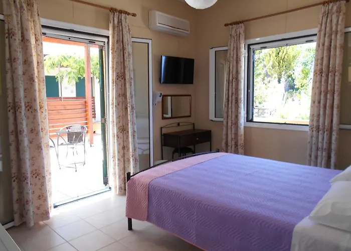 Zephyros Rooms And Apartments